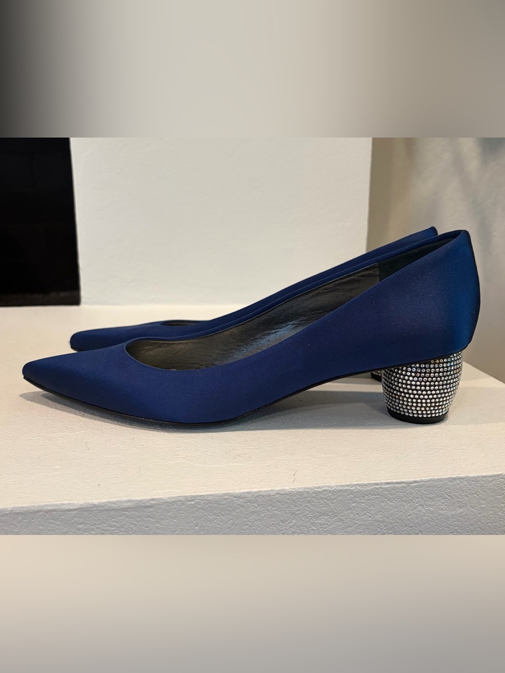 Stuart Weitzman 10 Poco Midnight Blue Satin Crystal Heel Embellished Low Pumps